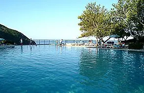 Hotel Ermones Beach Holiday Resort 酒店